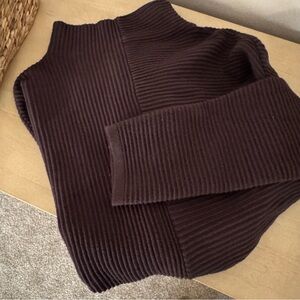 T Tahari Chocolate Ribbed Mock Neck Sweater Size Large